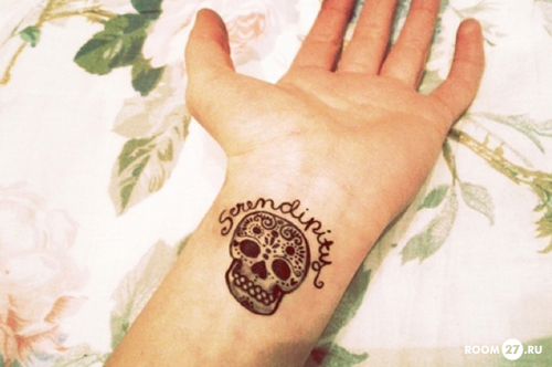 Татуировки на запястье: значения, кто и зачем их делает